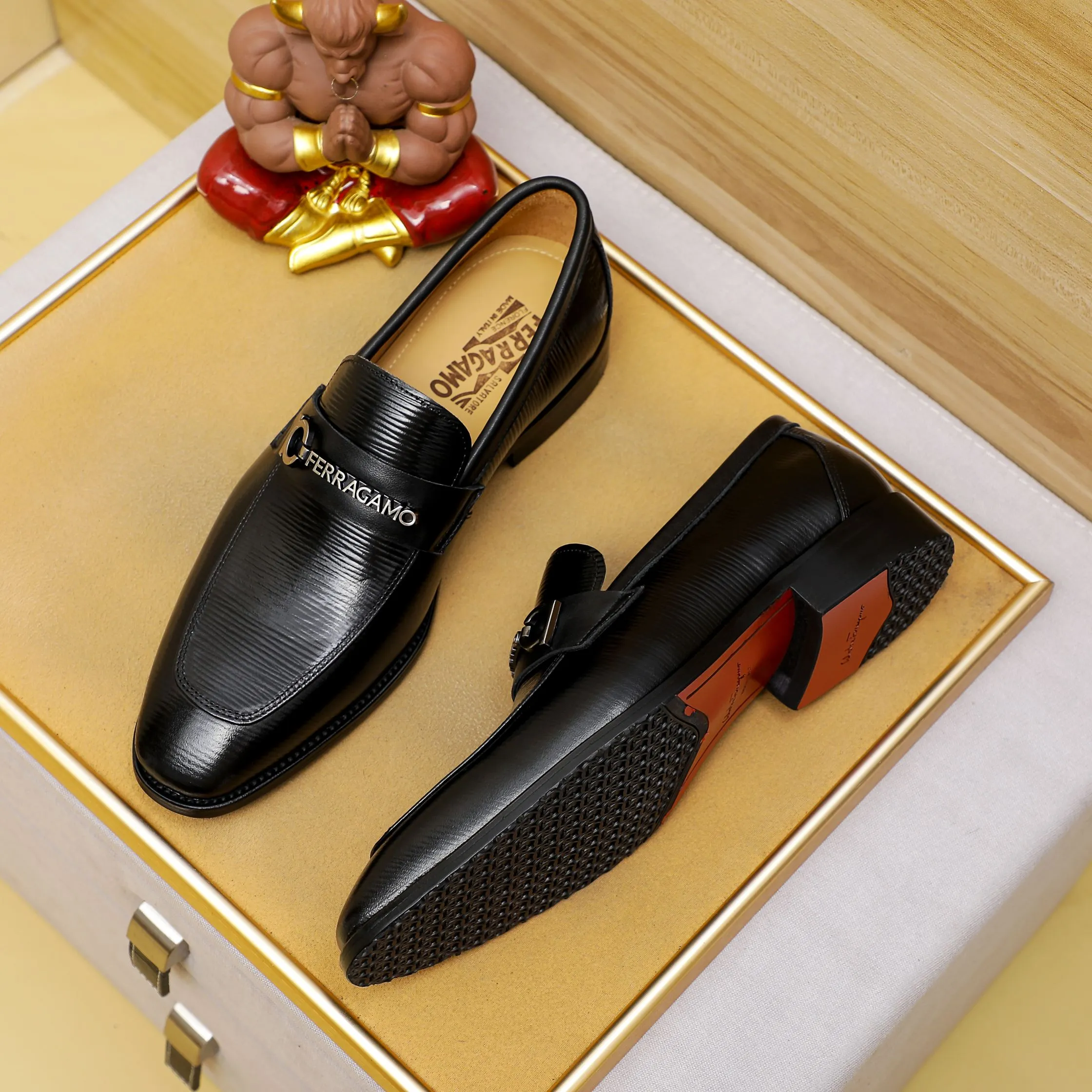 Men's shoes 💰460 🕷🕷🐂【Ferragamo】Ferragamo Popular fashionable leather shoes🇨🇳Official website counter 1:1 production, original mold opening💯Good quality can be seen, imported high-end first-layer waxed calfskin, water-dyed🐂leather lining🌿very clear texture, high-quality waterproof, non-slip and wear-resistant outsole🎋high quality and low price, truly handmade🍓colors available! Code number 38-44……(45.46.Customized)